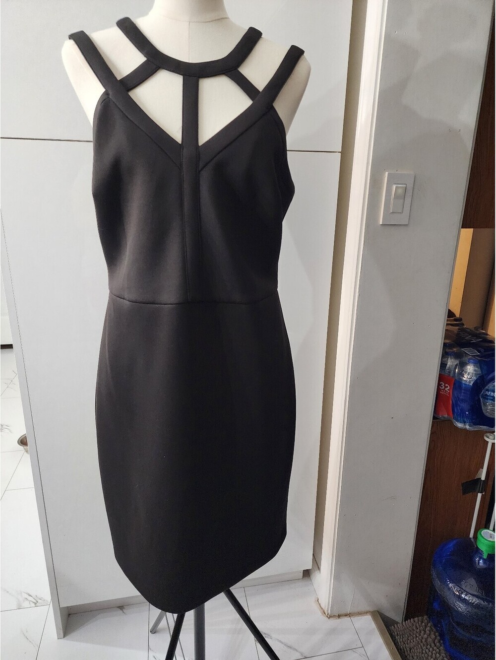 Black Sleeveless Guess sz 14 Dress with Strappy Neckline, Size Approx. 20 Inches